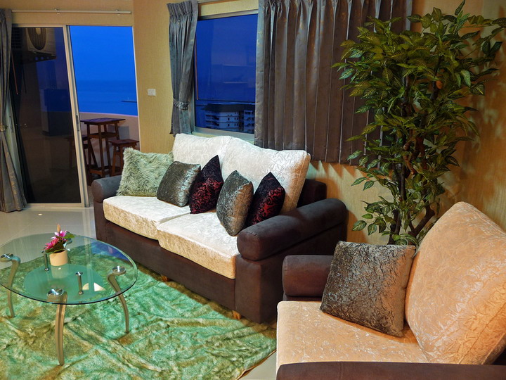 Condo for Sale 63sq.m. with large living area & private balcony