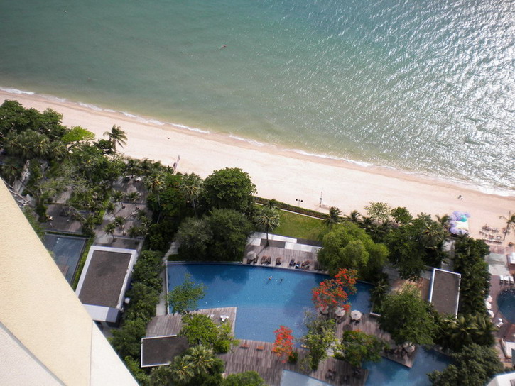 Luxury Beachfront Northpoint Condominium 3 Bedrooms For Rent in Wong Amat Beach Pattaya