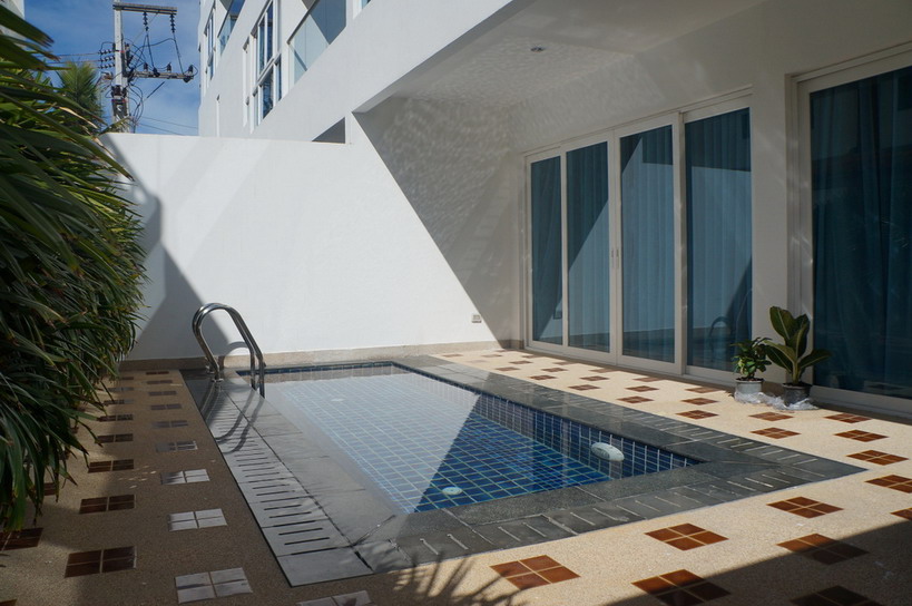 2 Bedrooms Condo for Sale and Rent on Pratumnak Hill Pattaya
