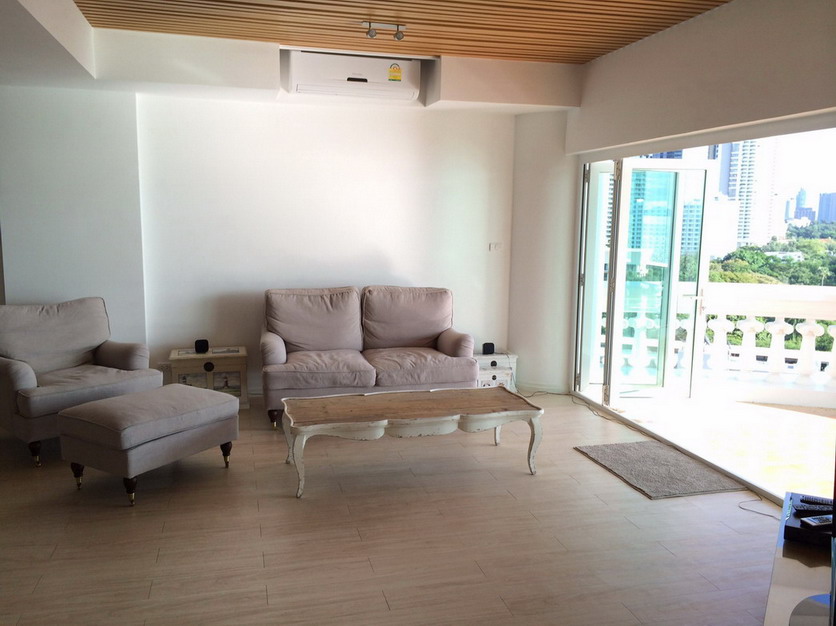 3 Rooms with Sea View Condo for Rent in Wong Amat Beach