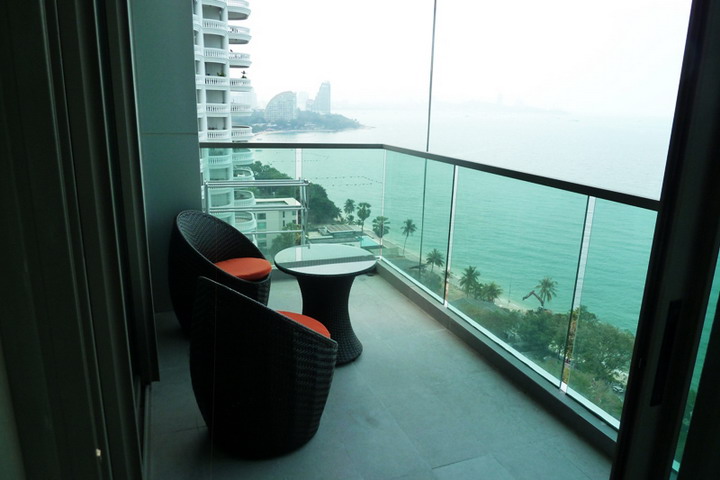 Sea View 2 Bedrooms Wong Amat Beach Condo For Rent