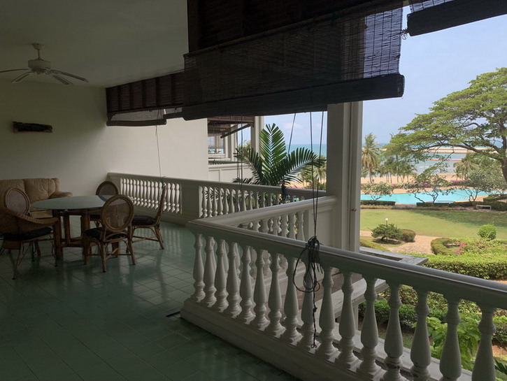 Beachfront Condominium For Sale in Na Jomtien, Pattaya
