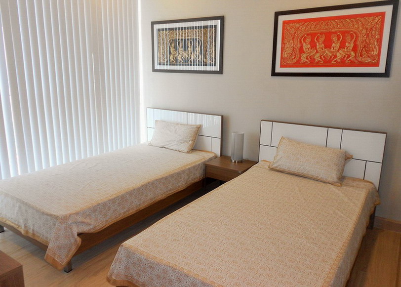 Beachfront 3-Bedrooms Condo for Rent in Jomtien Beach Rd.