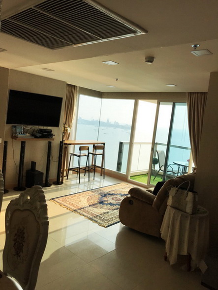 Beachfront  Luxury Condominium for Rent in Wong Amat Beach Pattaya, Thailand