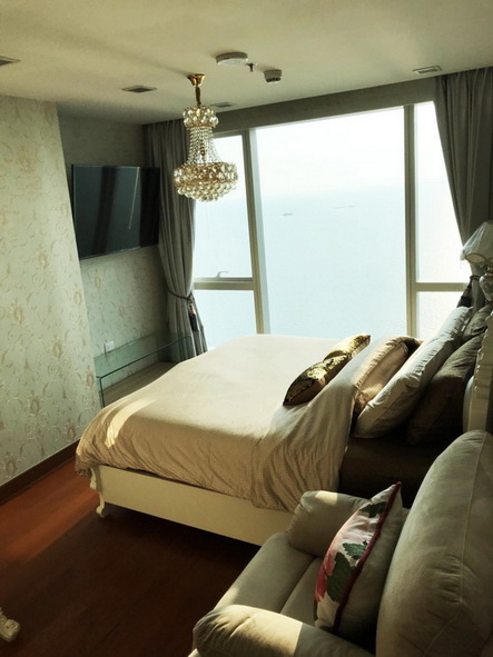 Beachfront  Luxury Condominium for Rent in Wong Amat Beach Pattaya, Thailand