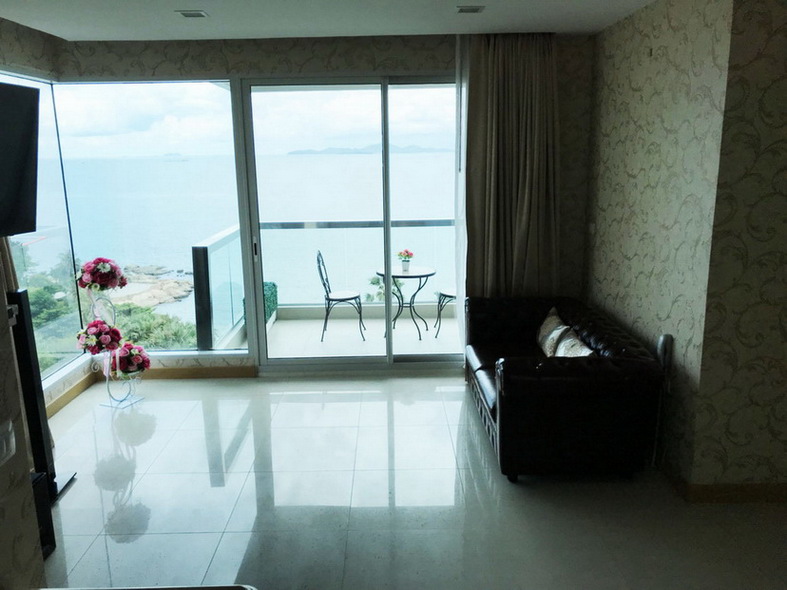 Beachfront  Luxury Condominium for Sale in Wong Amat Beach Pattaya, Thailand