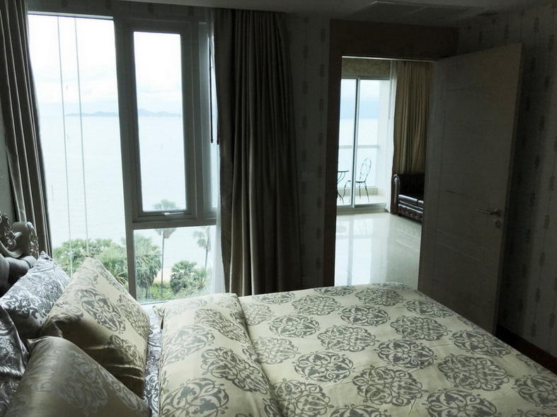 Beachfront  Luxury Condominium for Sale in Wong Amat Beach Pattaya, Thailand