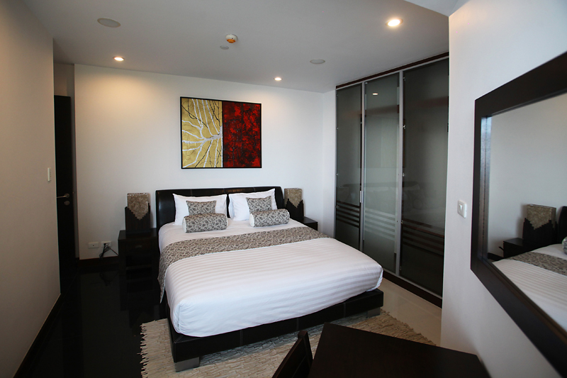 3 Bedrooms Luxury Beachfront Condominium for Sale Rent in Na Jomtien