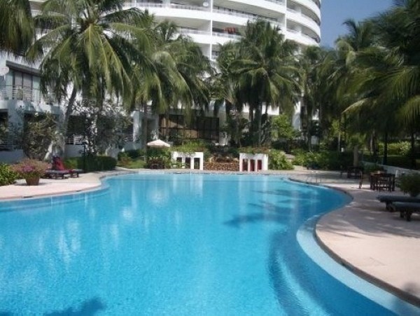 Large 3 Bedrooms Condo for Rent in Wong Amat Beach Pattaya