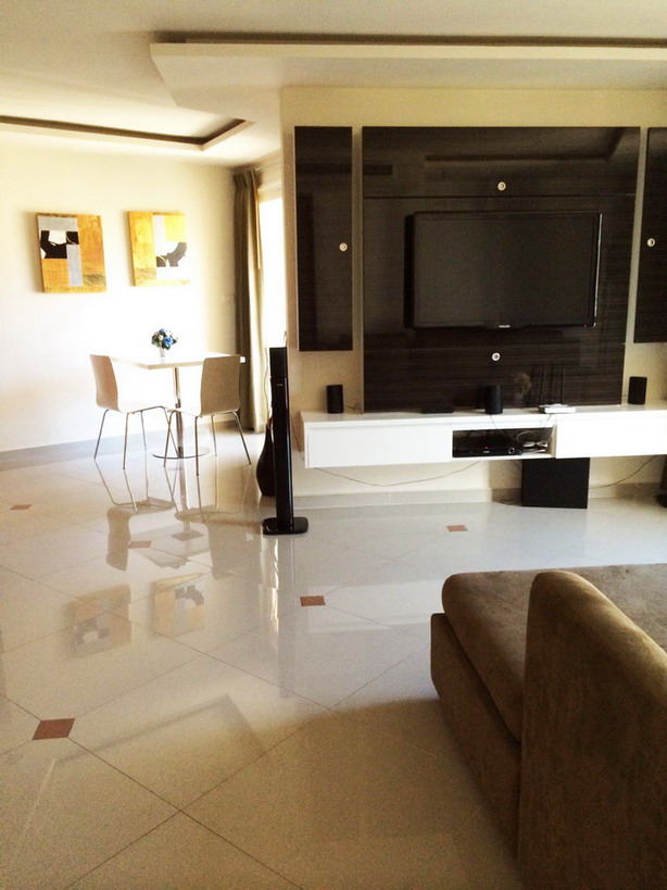Downtown Luxury Residence Condominium for Rent in Pattaya City