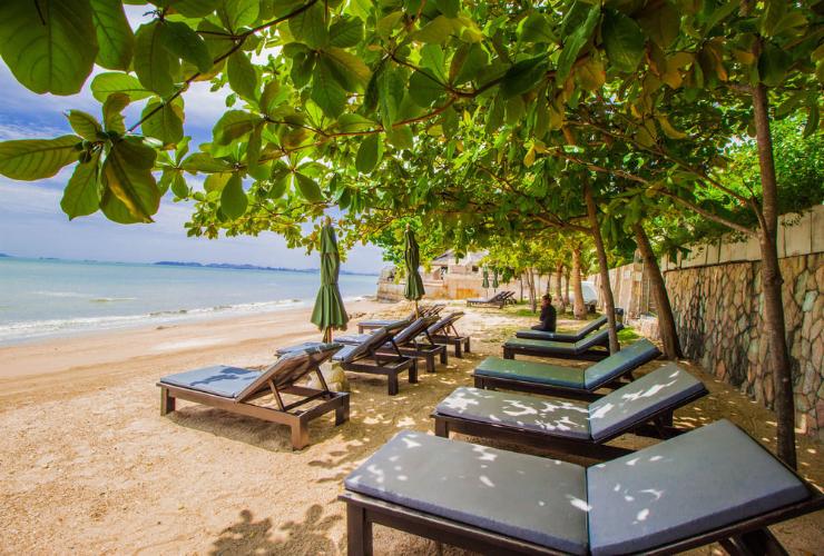 Beachfront Condo for Rent in Wong Amat Beach Pattaya