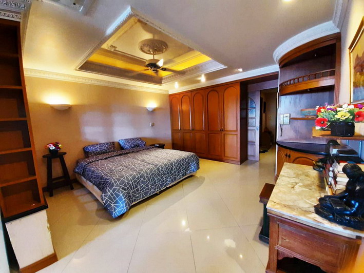 Large Condo For Sale and Rent Jomtien Beach Pattaya