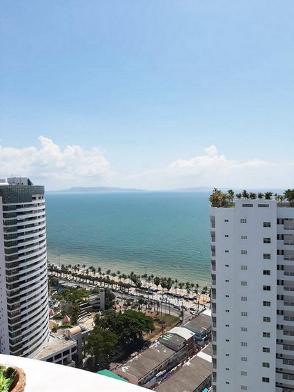Large Condo For Sale and Rent Jomtien Beach Pattaya