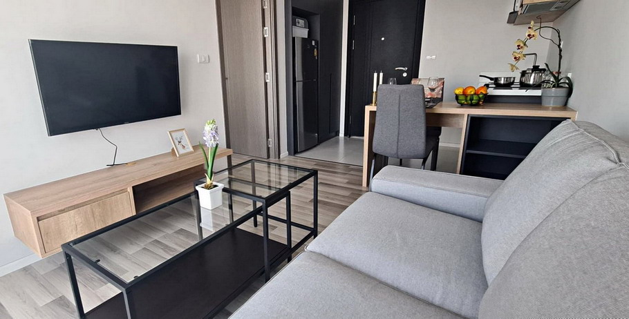 Deluxe 1 bedroom Top Floor Condo for Rent in Pattaya