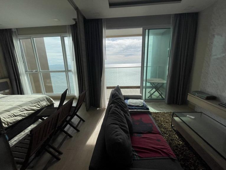 Beachfront 2 Bedrooms Condo for Rent in Jomtien Beach Rd.