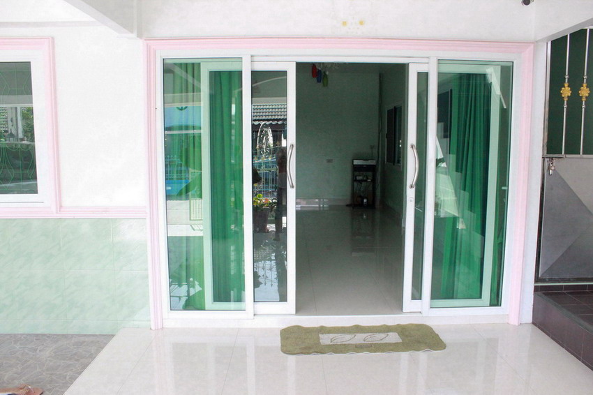 House for Sale in Sriracha Out of  Pattaya