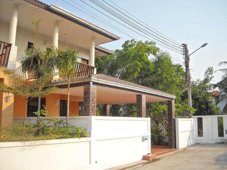 Two Story House for Sale in East Pattaya