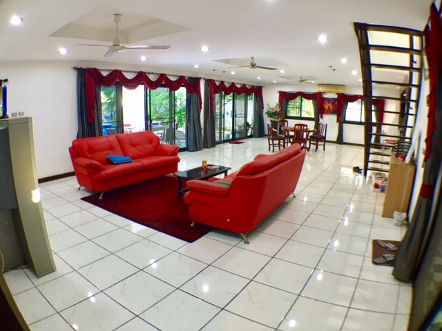 Big Pool House for Sale in Pattaya