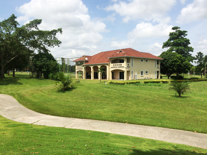 Golf Course Villa for Sale and Rent in Sriracha