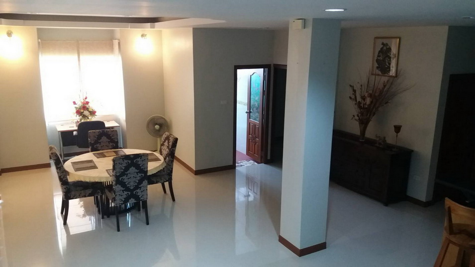 2 Story House 4 Bedrooms For Rent in East Pattaya