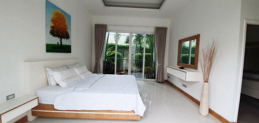 1 RAI of Land Luxury House for Sale and Rent Pond, Pattaya