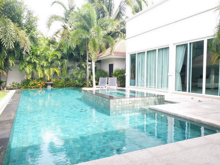 Huge Pool Villa For Sale and Rent Mapprachan Lake, East Pattaya