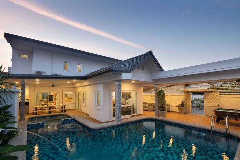 Pool Villa House in the Heart of Pattaya City, Thailand