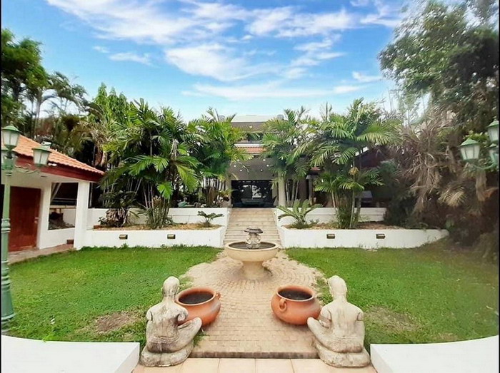 Luxurious Villas For Sale Na Jomtien, Pattaya
