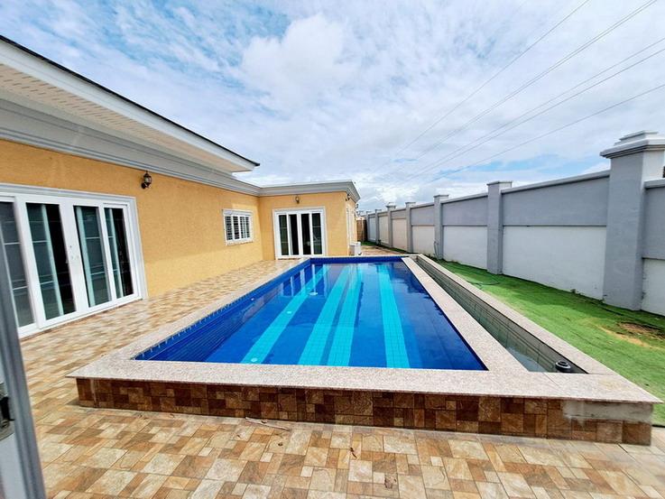 4 Bedrooms Pool Villa For Rent in East Pattaya