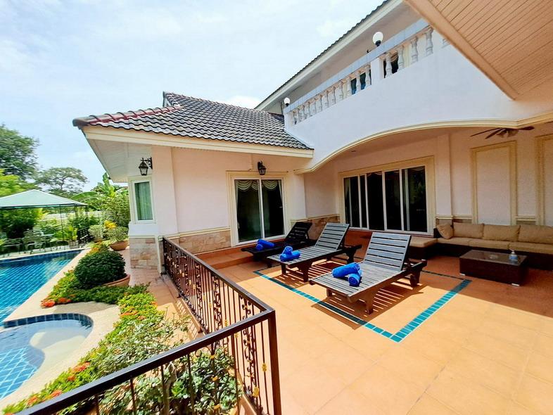 House with Pool for rent in East Pattaya
