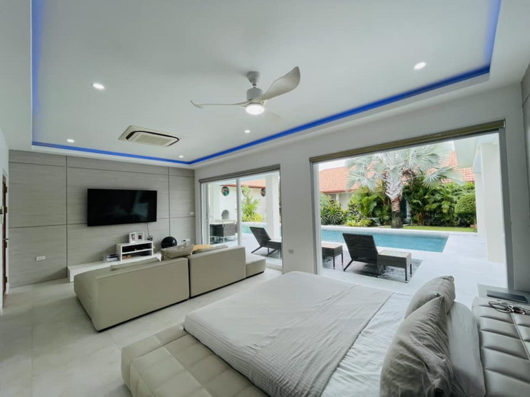A Super Luxury Villa for Sale in Pattaya