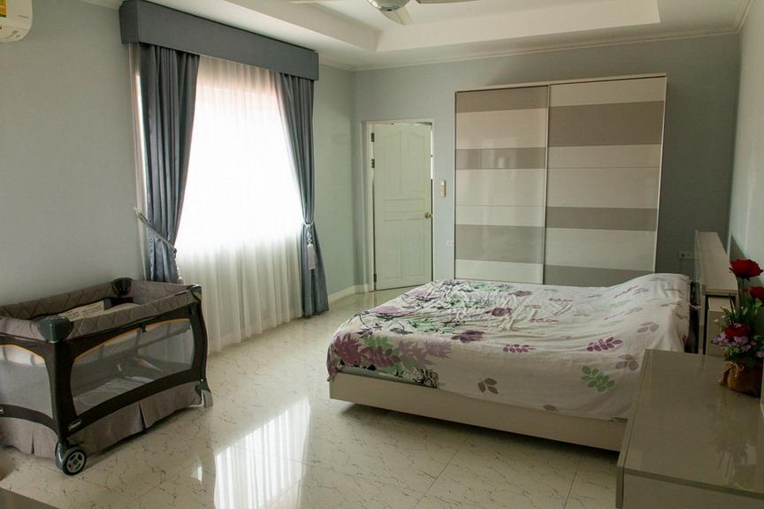 Private Beach Access 6 Bedrooms Villa for Sale in Pratumnak Hill, Pattaya